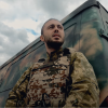 E. Sheeranas pristatė naują dainos „2step“ versiją su karo fronte kovojančia ukraniečių grupe „Antytila“
